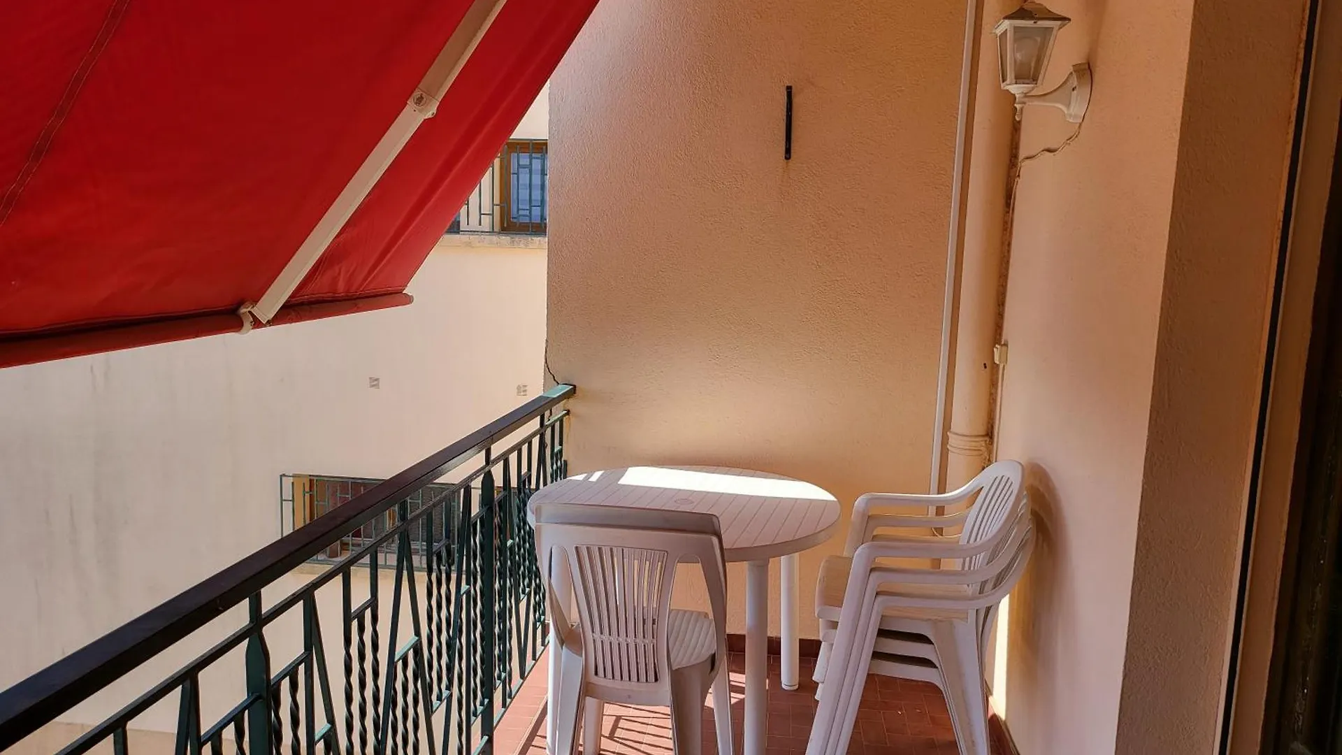 Large, Bright And Quiet Holiday Flat With Stunning Panoramic Sea Views Saint Aygulf France
