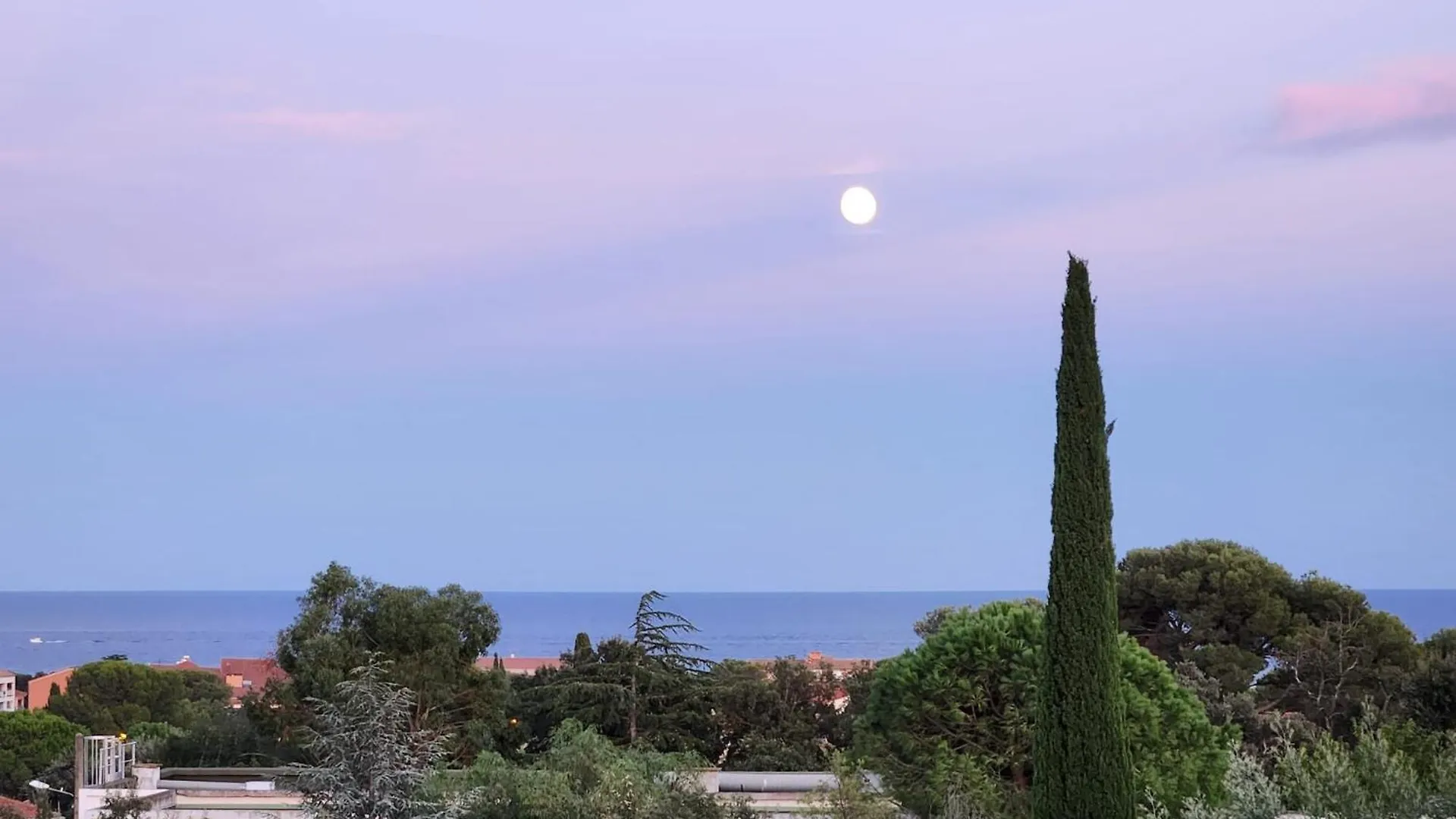 Apartment Large, Bright And Quiet Holiday Flat With Stunning Panoramic Sea Views Saint Aygulf