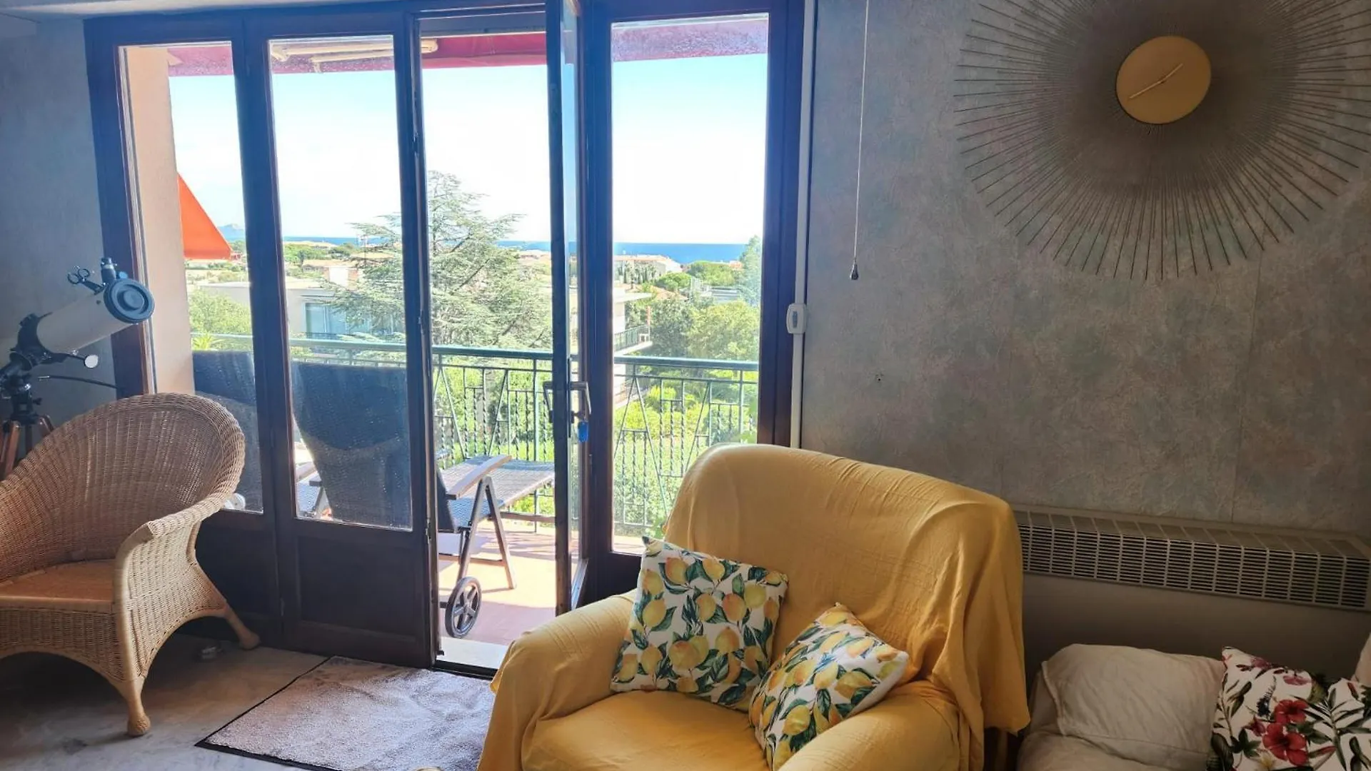 Large, Bright And Quiet Holiday Flat With Stunning Panoramic Sea Views Saint Aygulf Apartment